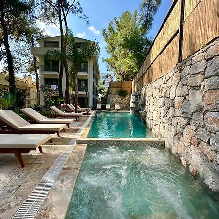 Esmahan Forest And Pool By Zehra Suites 말마리스 외부 사진