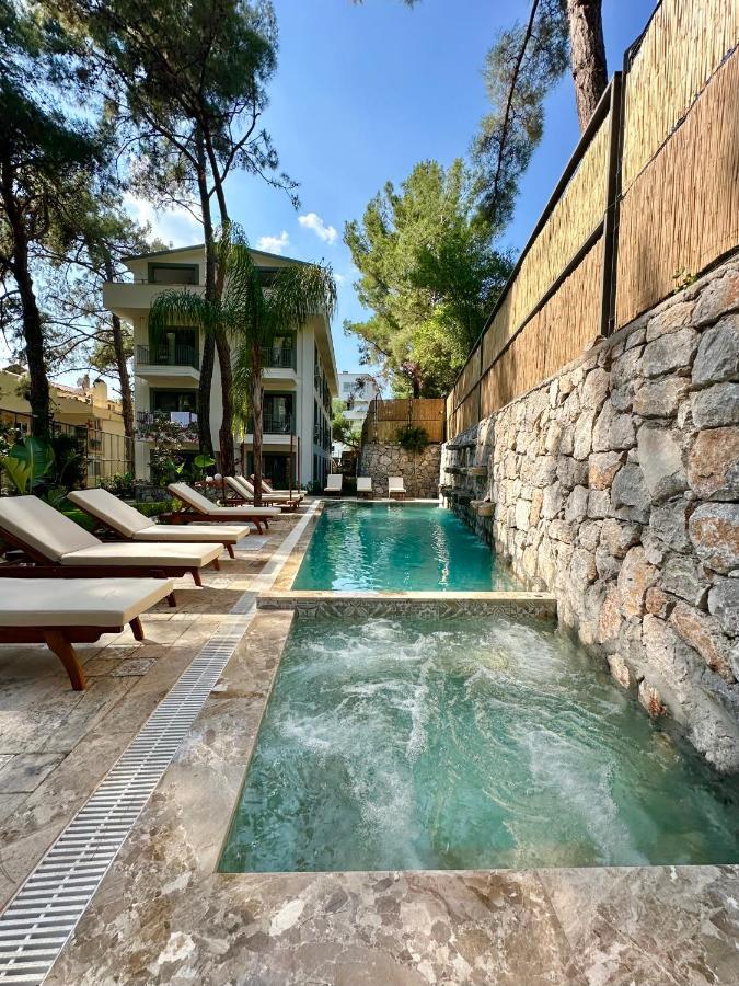 Esmahan Forest And Pool By Zehra Suites 말마리스 외부 사진