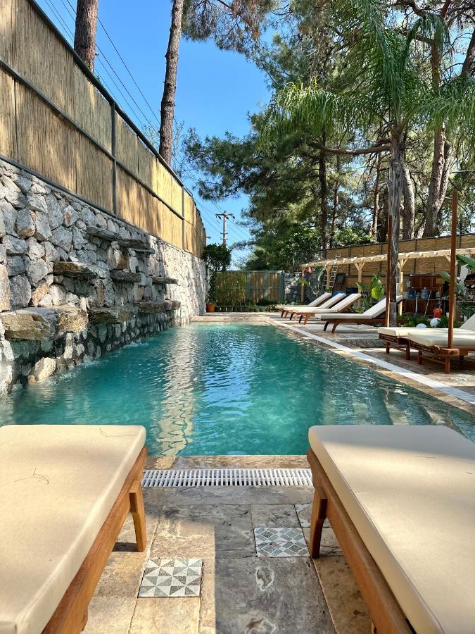 Esmahan Forest And Pool By Zehra Suites 말마리스 외부 사진